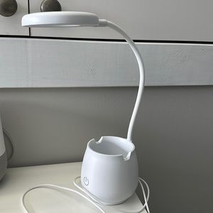 Desk lamp